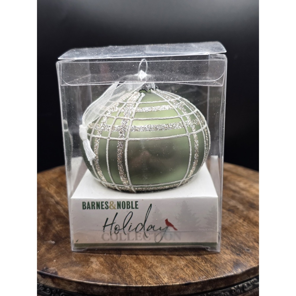 BARNES & NOBLE GREEN PLAID‎ GLITTER ONION GLASS CHRISTMAS TREE ORNAMENT NEW
